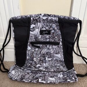 Ju-Ju-Be Black and White Drawstring Bag